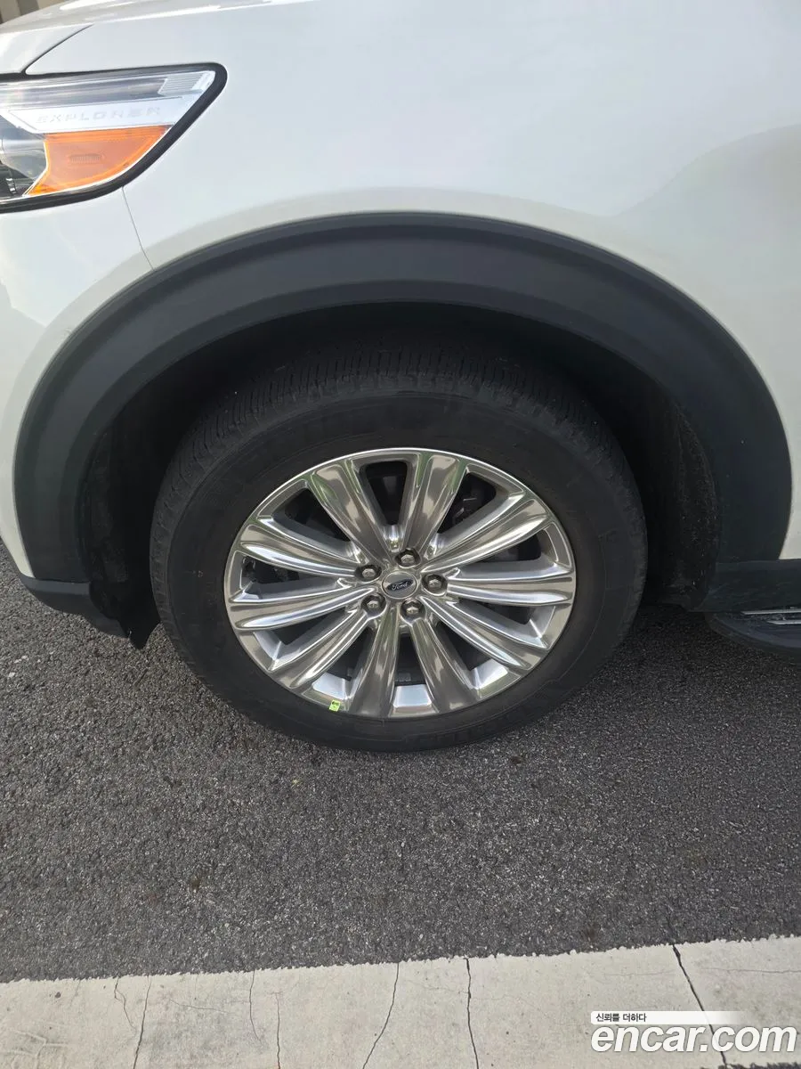 Ford Explorer 6th Gen 2021 — 3