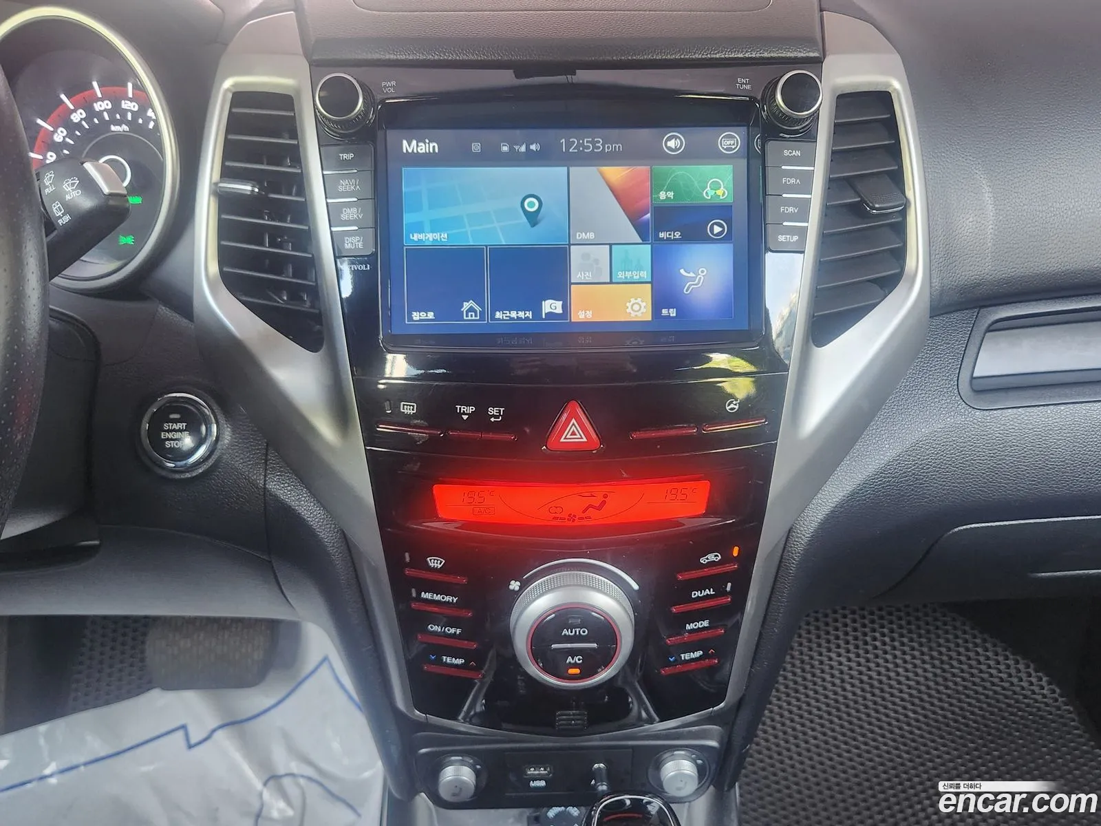 KG Mobility (SsangYong) Tivoli 2015 — 4