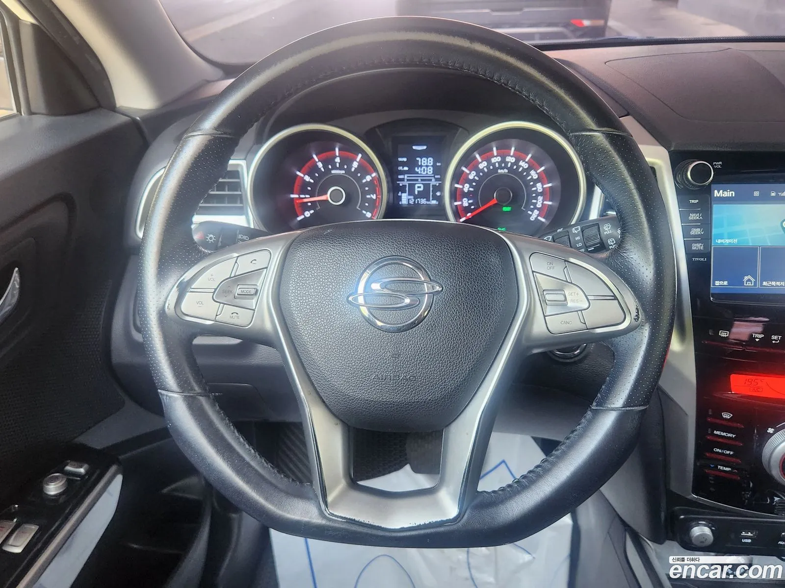 KG Mobility (SsangYong) Tivoli 2015 — 12