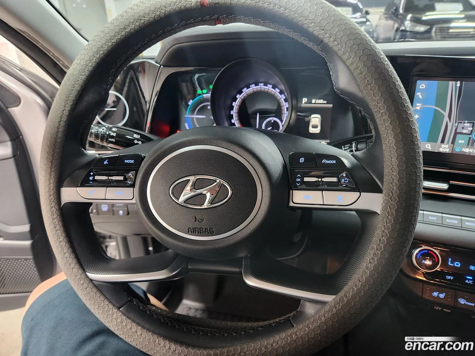 Hyundai Elantra Hybrid 2022 — 18