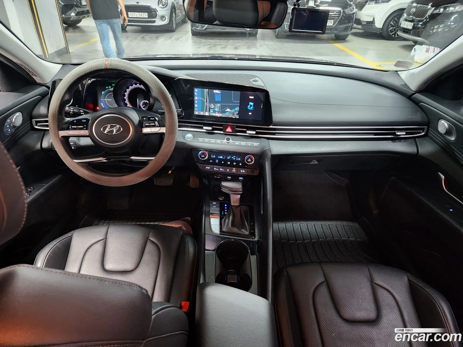 Hyundai Elantra Hybrid 2022 — 9