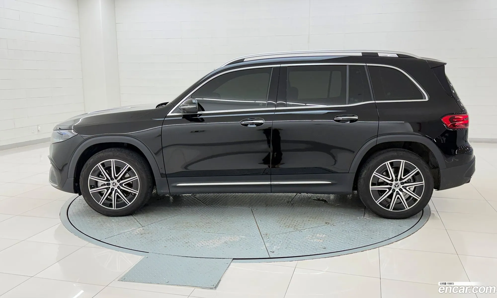 Mercedes-Benz EQB X243 2025 — 2