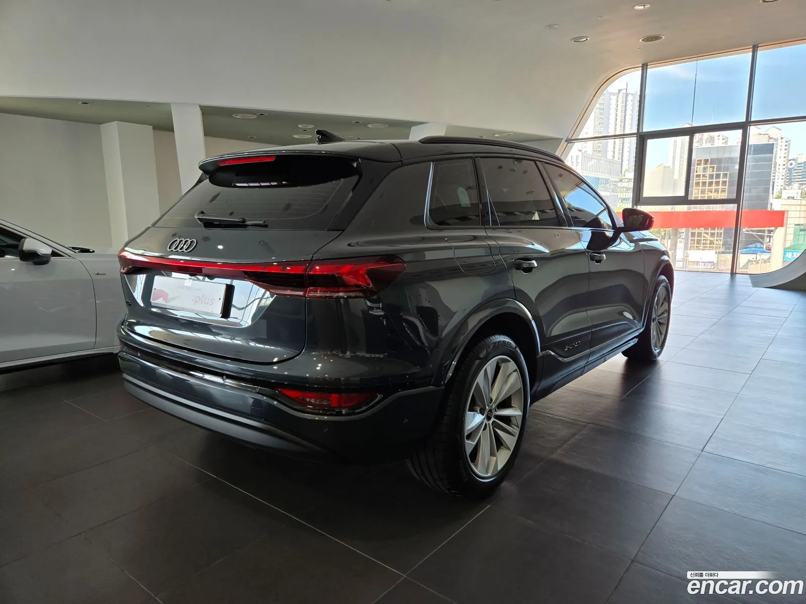 Audi Q6 e-tron 2025 — 10