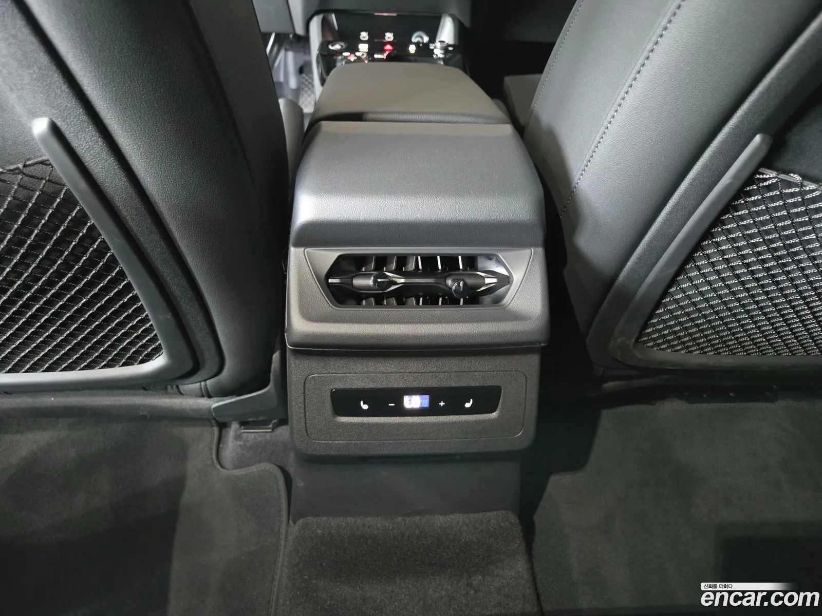 Audi Q6 e-tron 2025 — 8