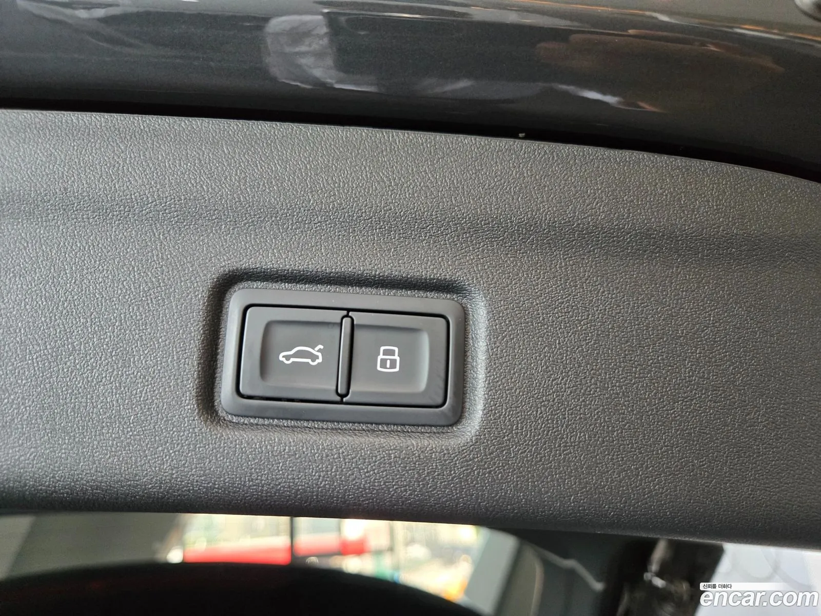 Audi Q6 e-tron 2025 — 3