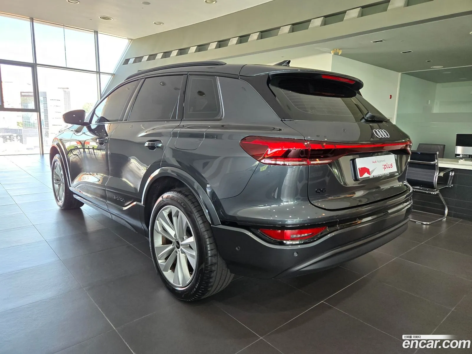 Audi Q6 e-tron 2025 — 4