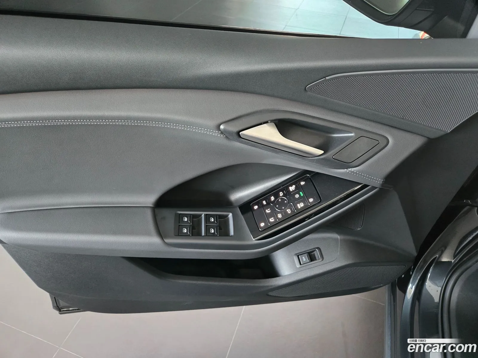 Audi Q6 e-tron 2025 — 5