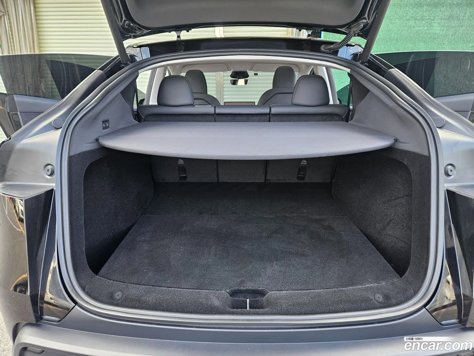 Tesla Model Y 2025 — 4