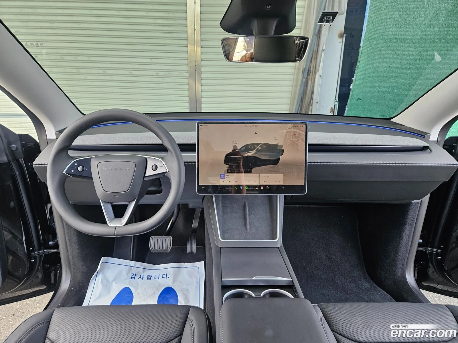 Tesla Model Y 2025 — 17