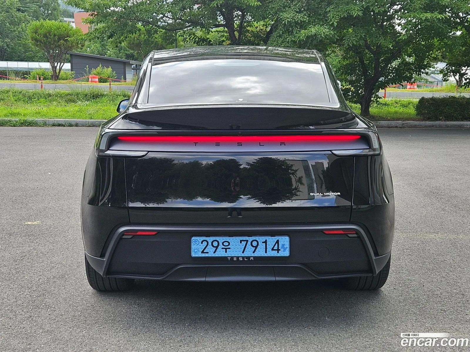 Tesla Model Y 2025 — 19