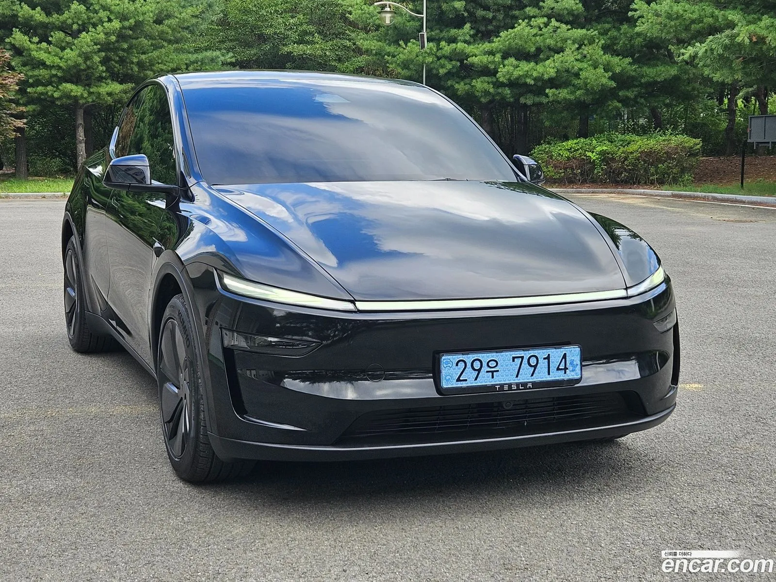 Tesla Model Y 2025 — 18