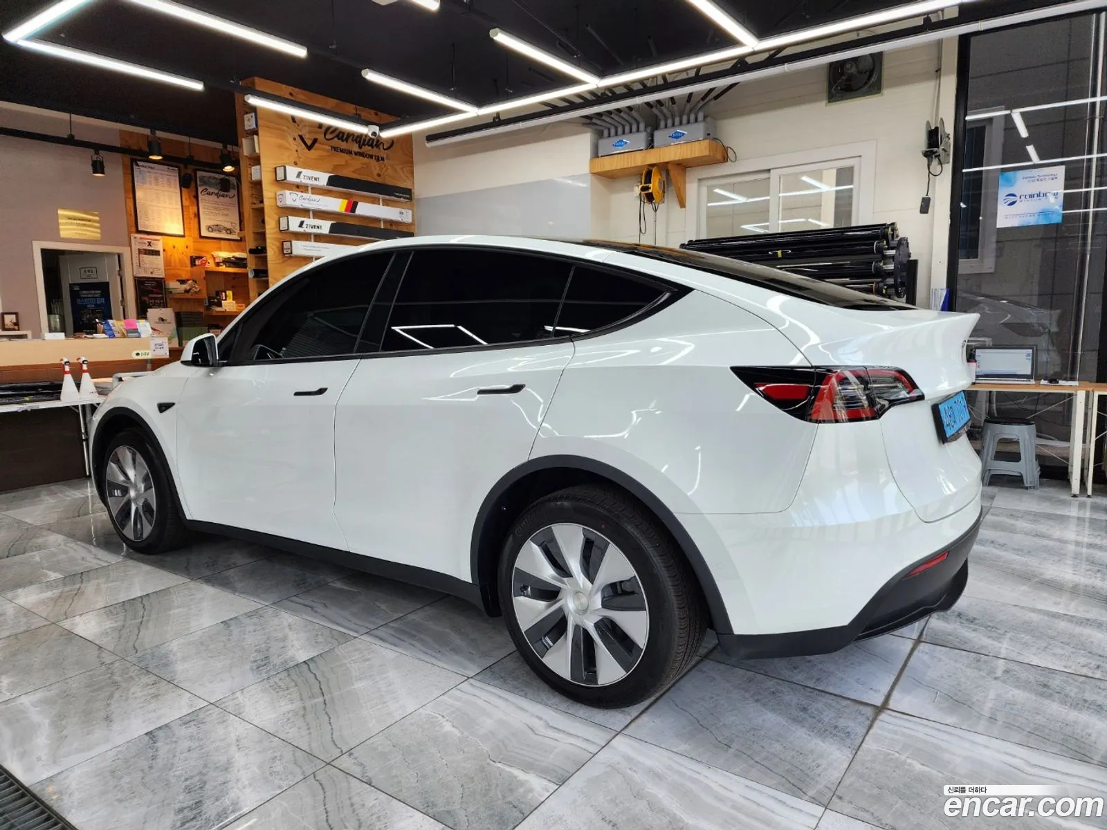 Tesla Model Y 2022 — 13