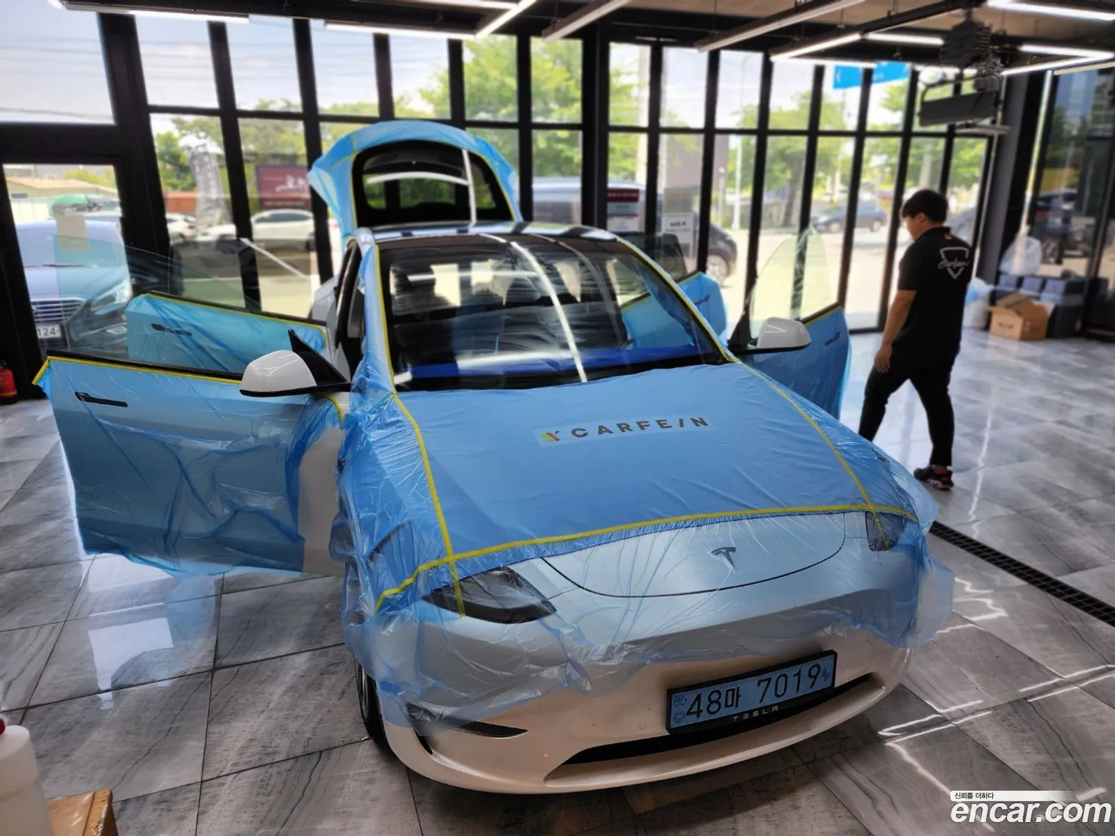Tesla Model Y 2022 — 17