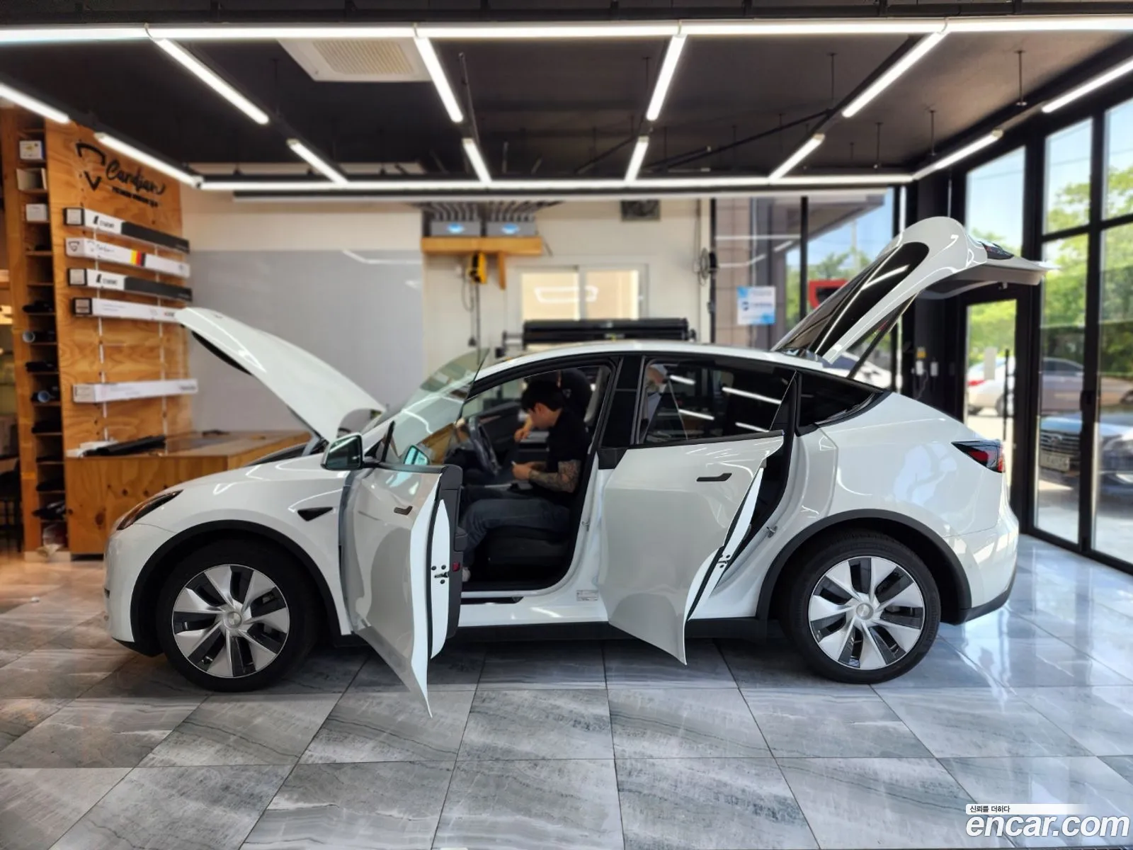 Tesla Model Y 2022 — 14