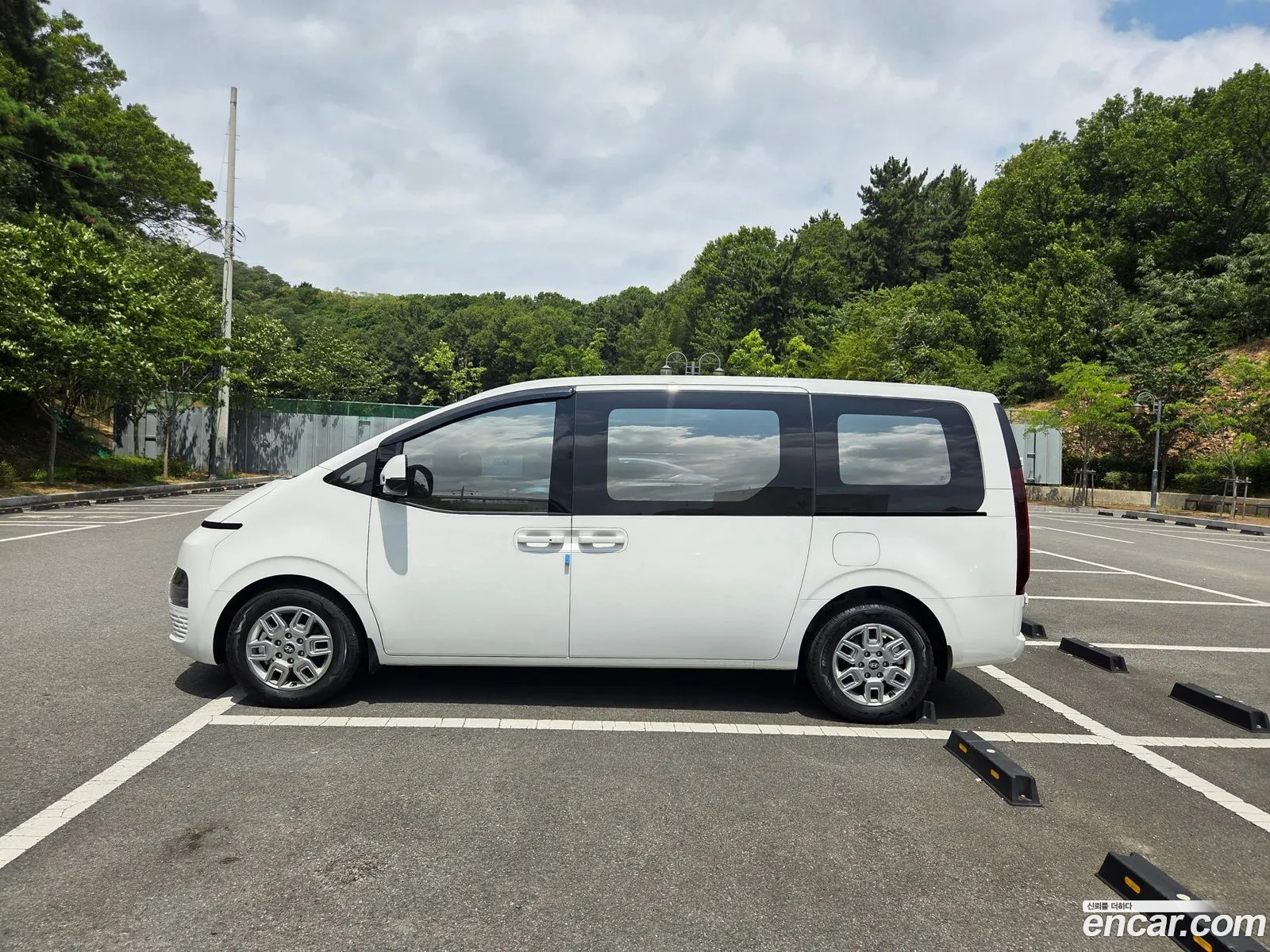 Hyundai Staria 2025 — 2