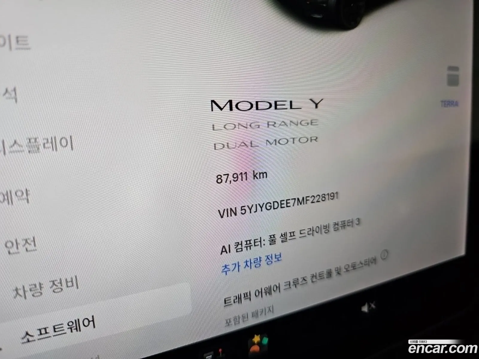 Tesla Model Y 2021 — 16