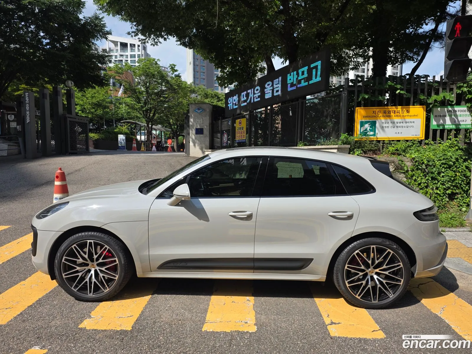 Porsche Macan 2023 — 2
