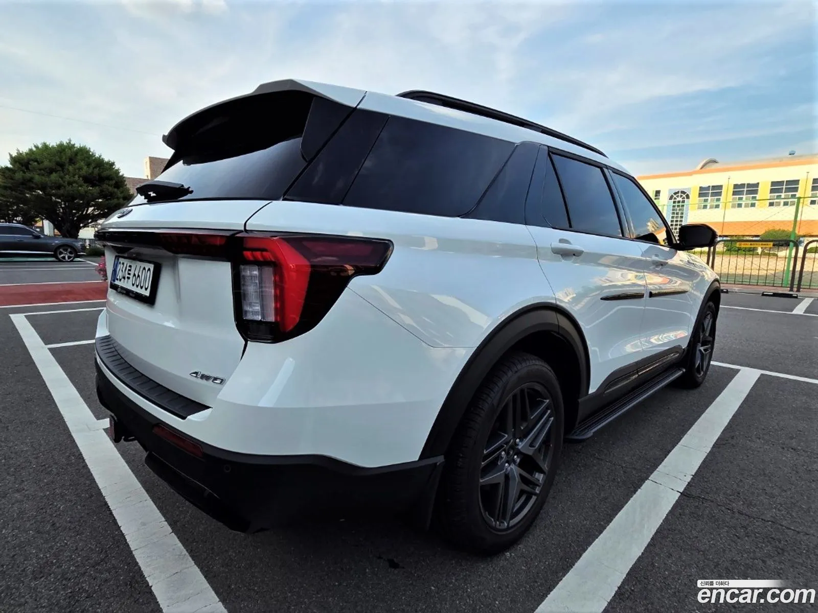 Ford Explorer 6th Gen 2025 — 4