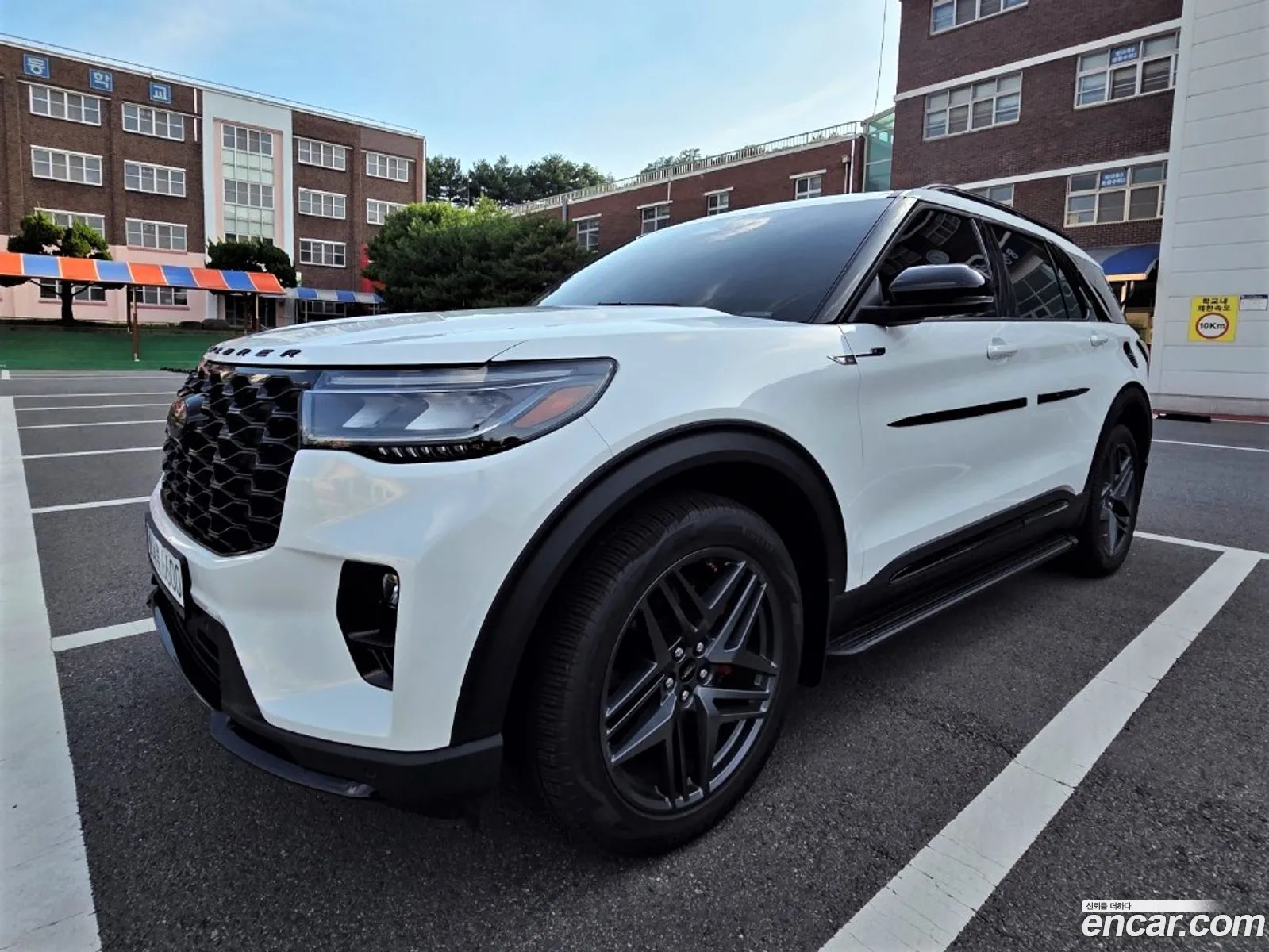 Ford Explorer 6th Gen 2025 — 8