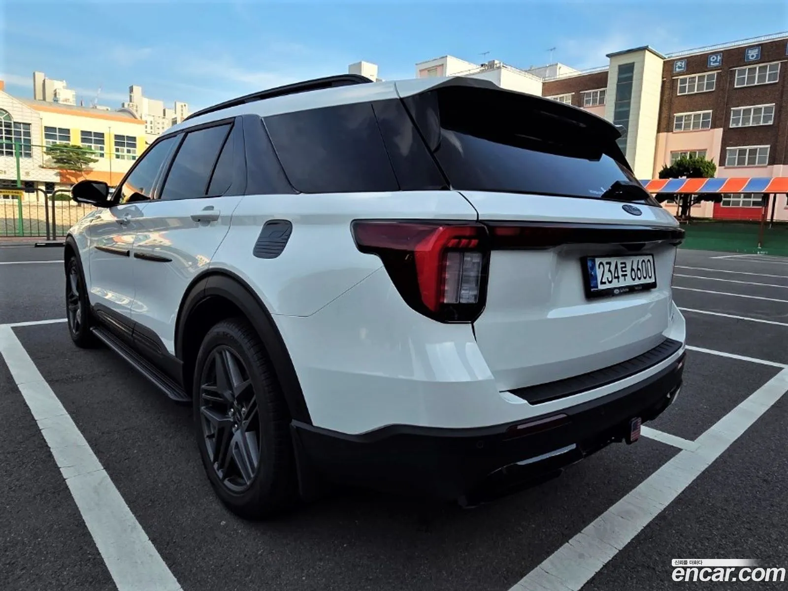 Ford Explorer 6th Gen 2025 — 16