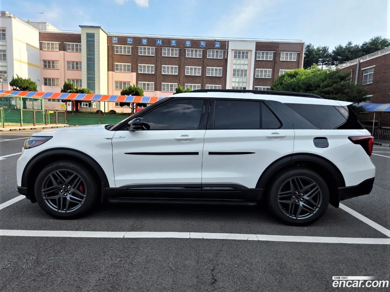 Ford Explorer 6th Gen 2025 — 17