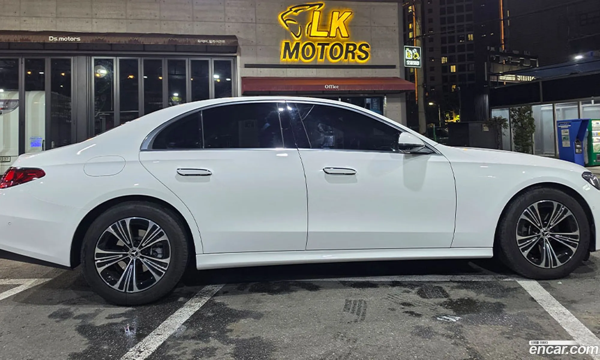Mercedes-Benz E-Class W214 2025 — 12