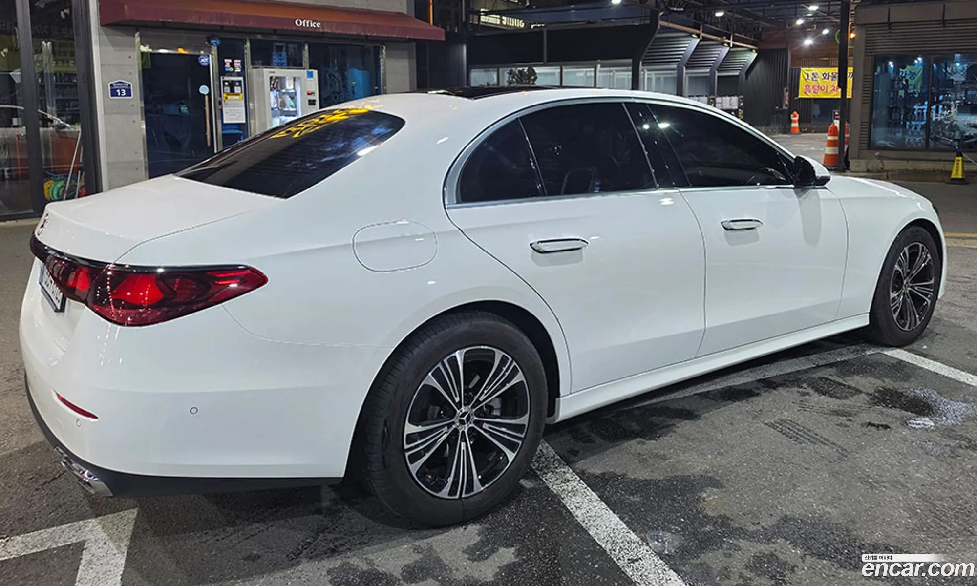 Mercedes-Benz E-Class W214 2025 — 16
