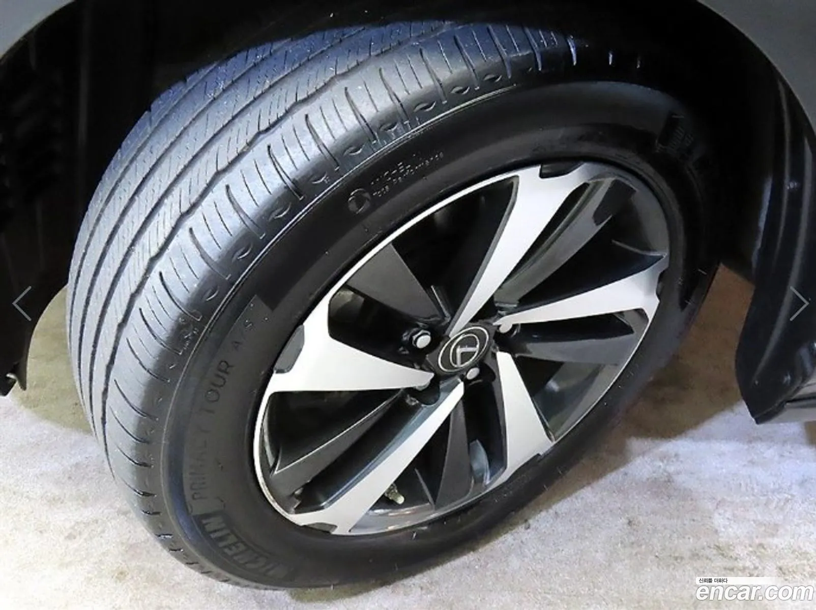 Lexus NX300h 2019 — 16