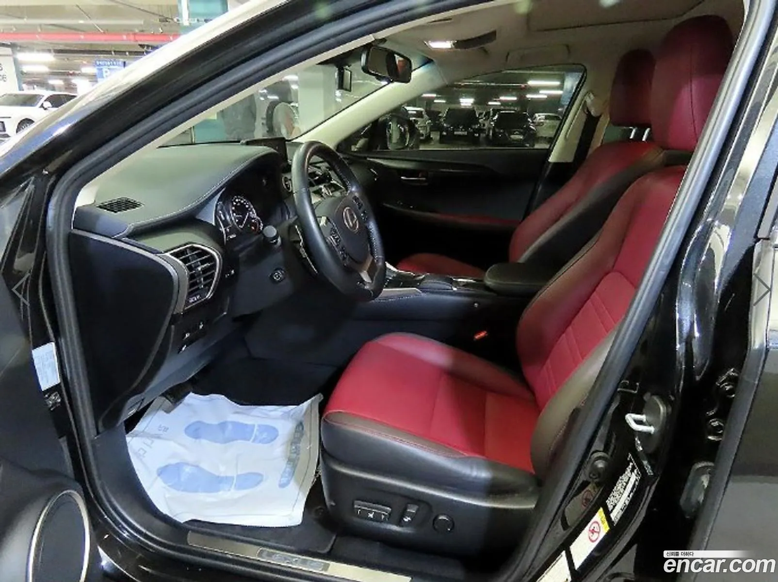 Lexus NX300h 2019 — 14