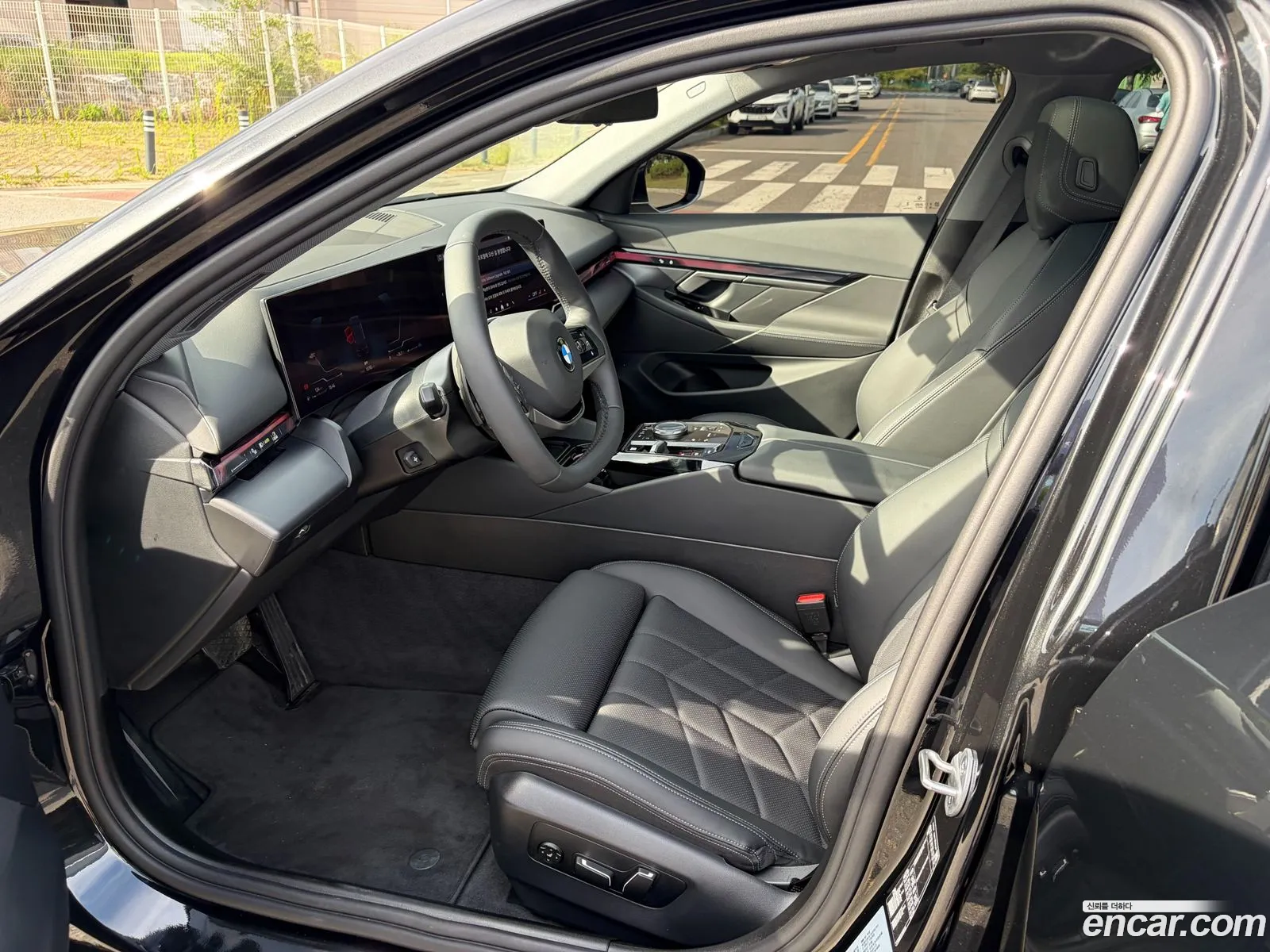 BMW 5 Series 2025 — 17