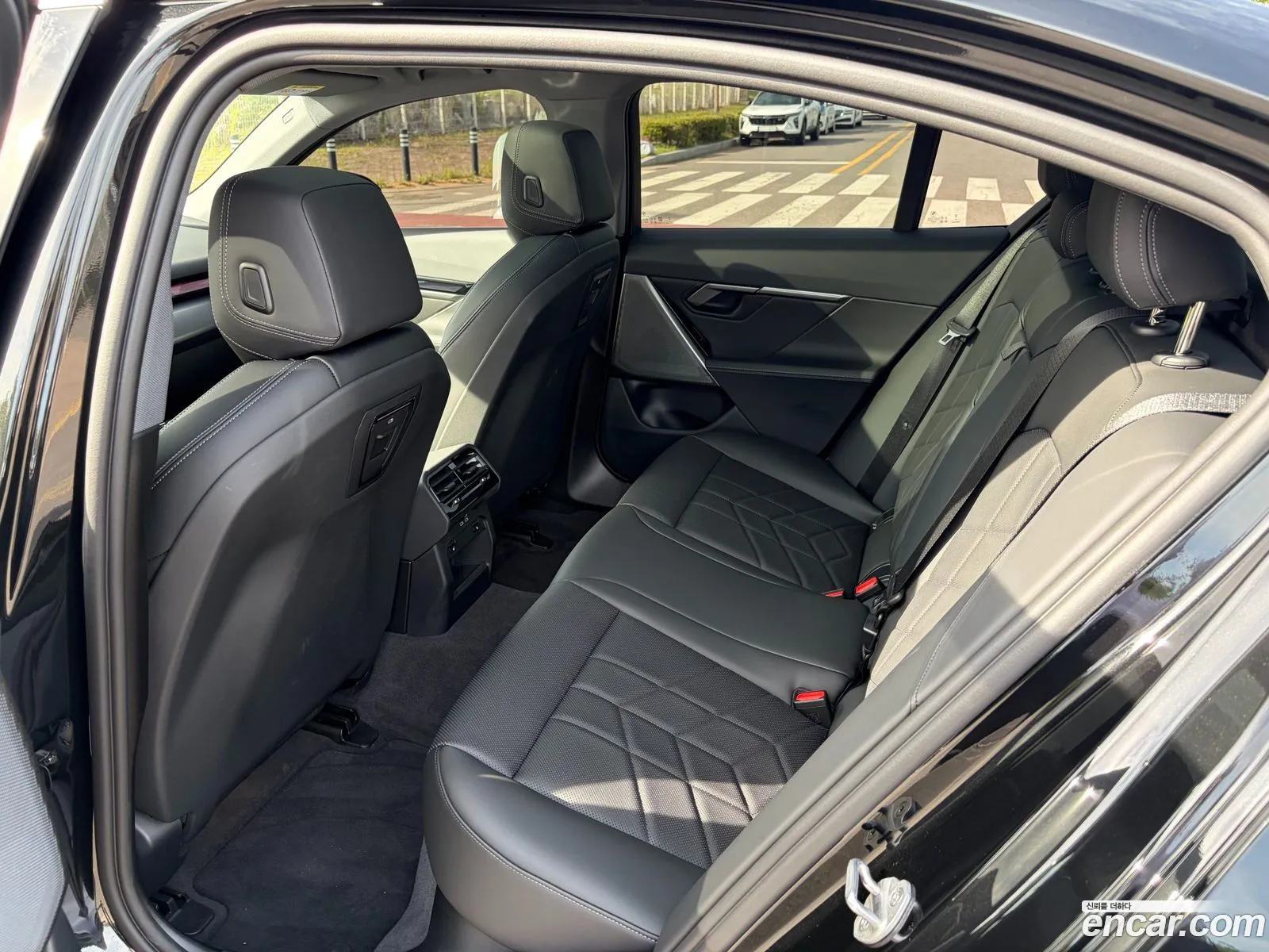 BMW 5 Series 2025 — 18
