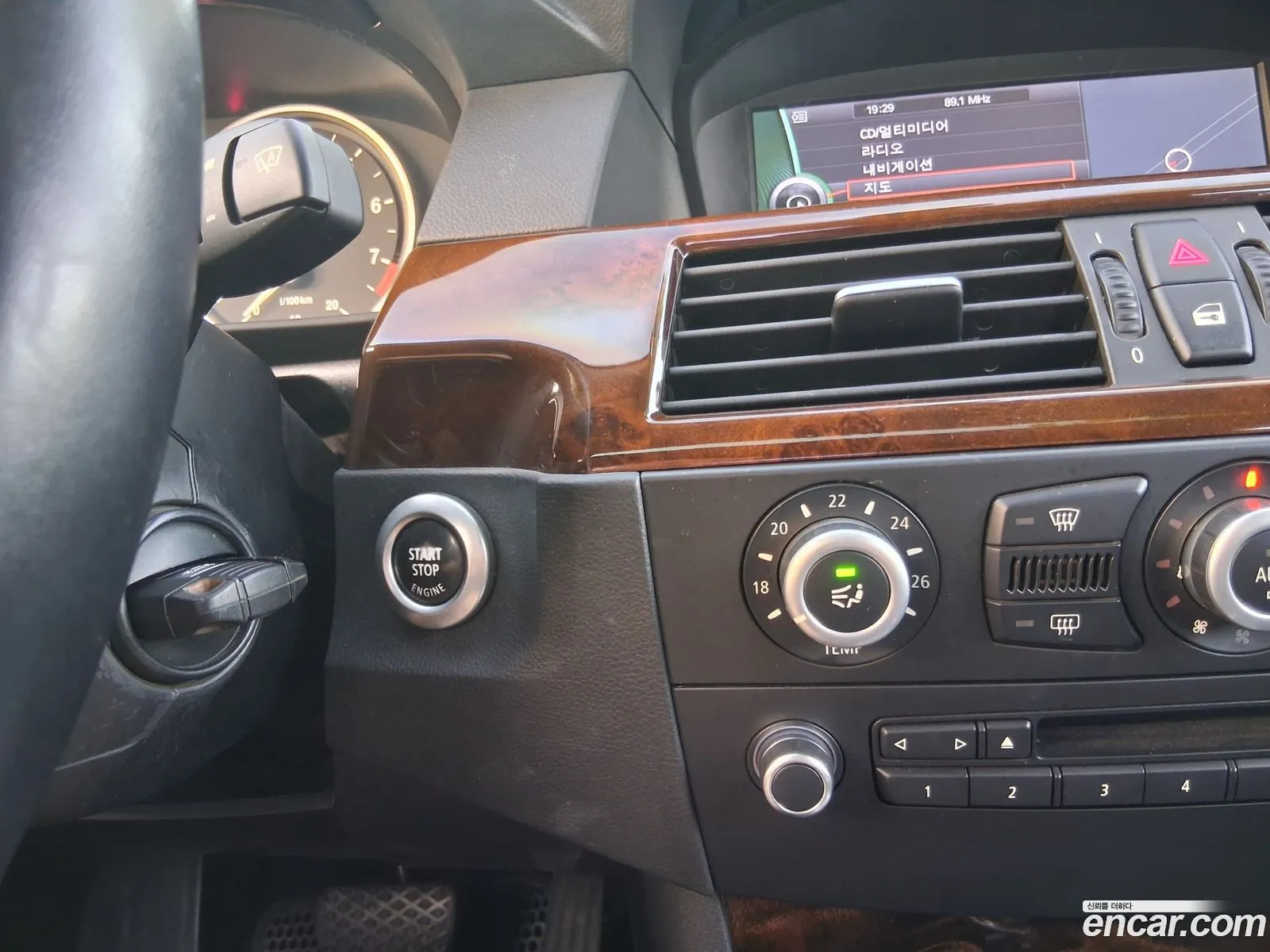 BMW 5 Series 2009 — 18