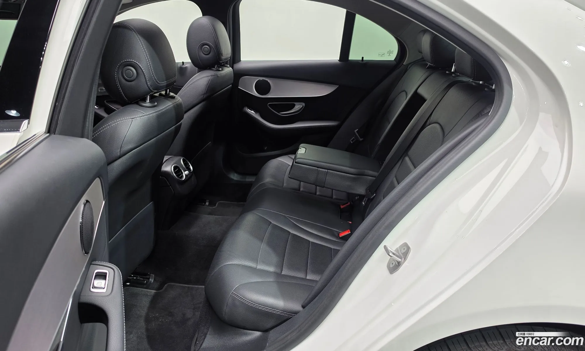 Mercedes-Benz C-Class W205 2020 — 18