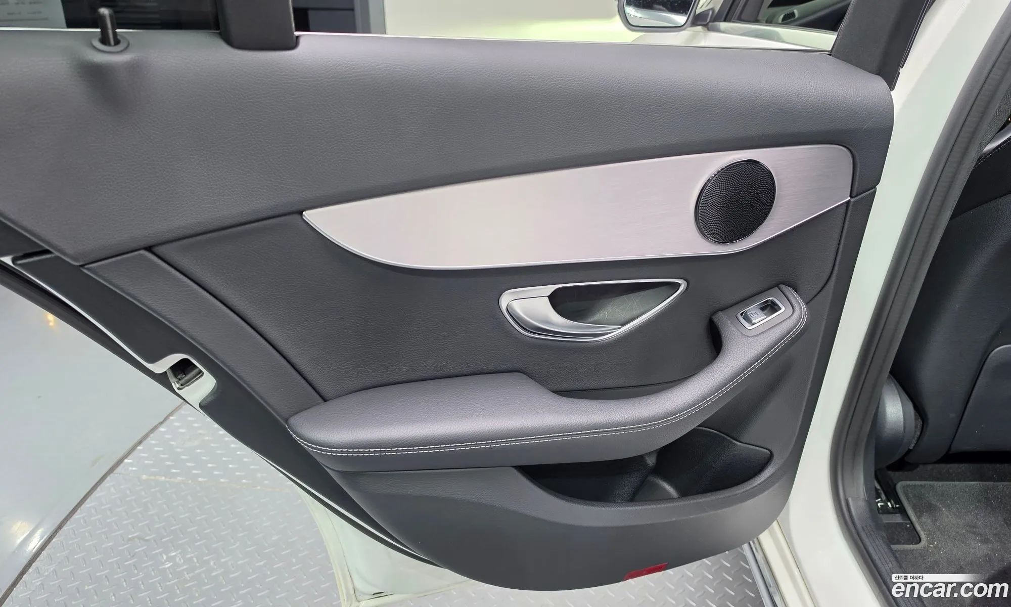 Mercedes-Benz C-Class W205 2020 — 28