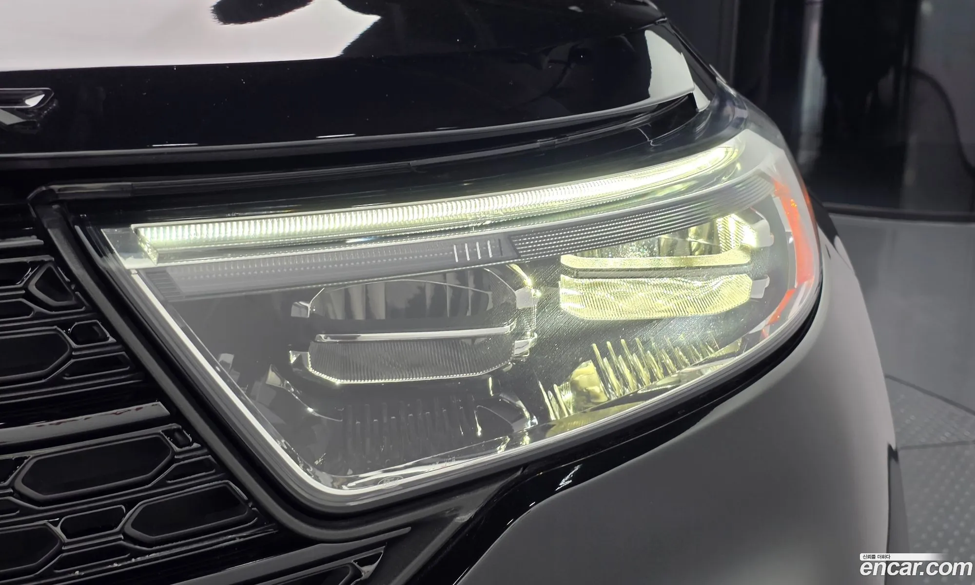 Ford Explorer 6th Gen 2019 1FMSK8FH8LGA95980 — 10