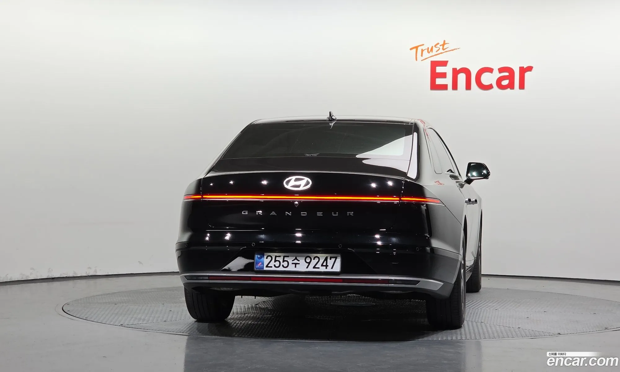Hyundai Grandeur Hybrid 2025 — 4