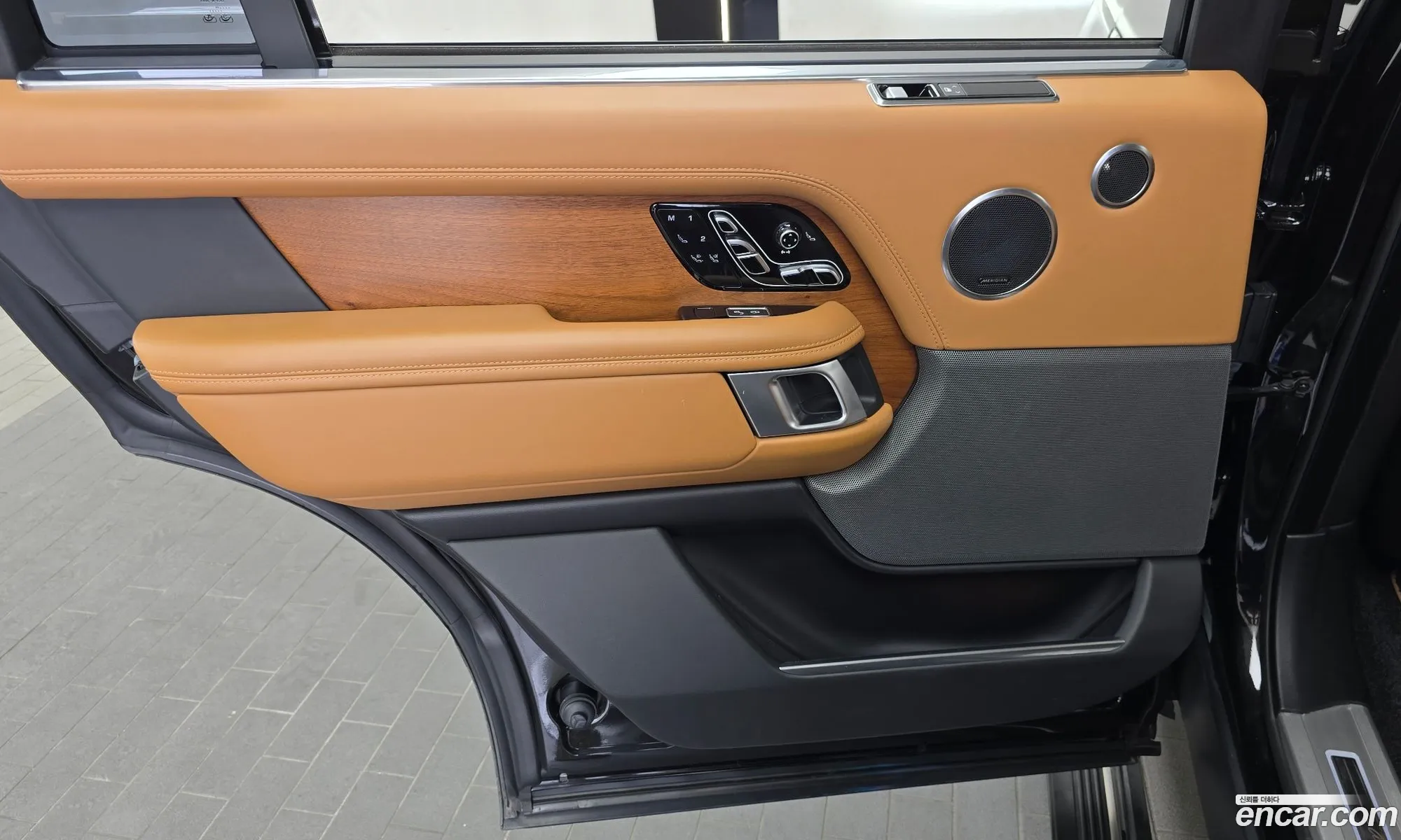 Land Rover Range Rover 2019 SALGA3BE6KA540982 — 4
