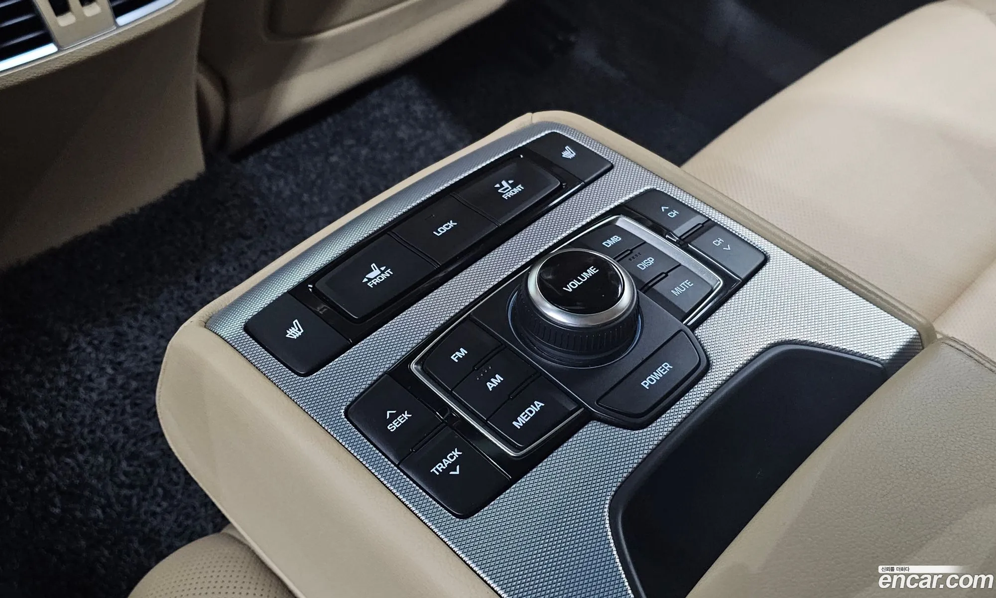 Genesis G80 2017 KMHGL41DBJU243974 — 3