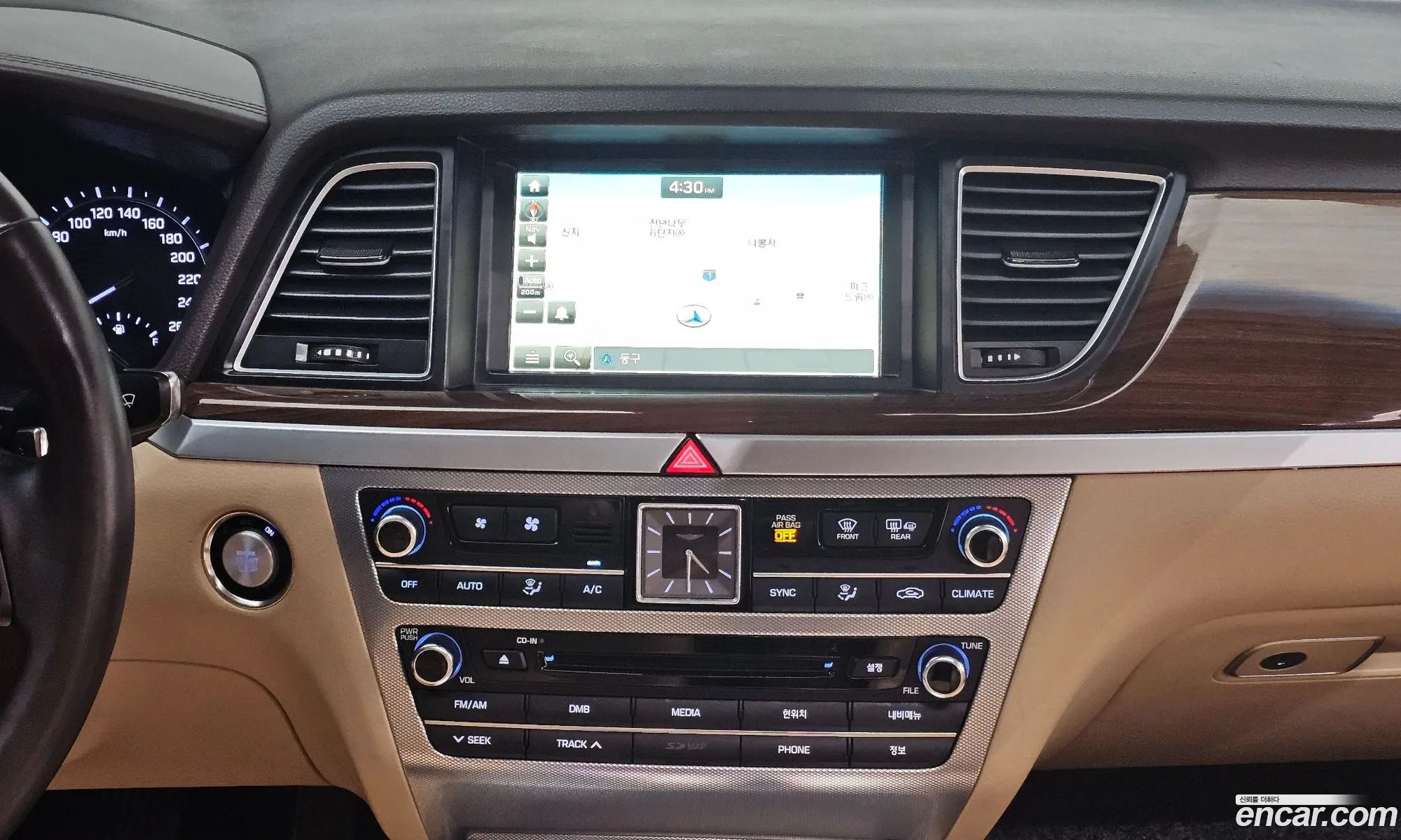 Genesis G80 2017 KMHGL41DBJU243974 — 9
