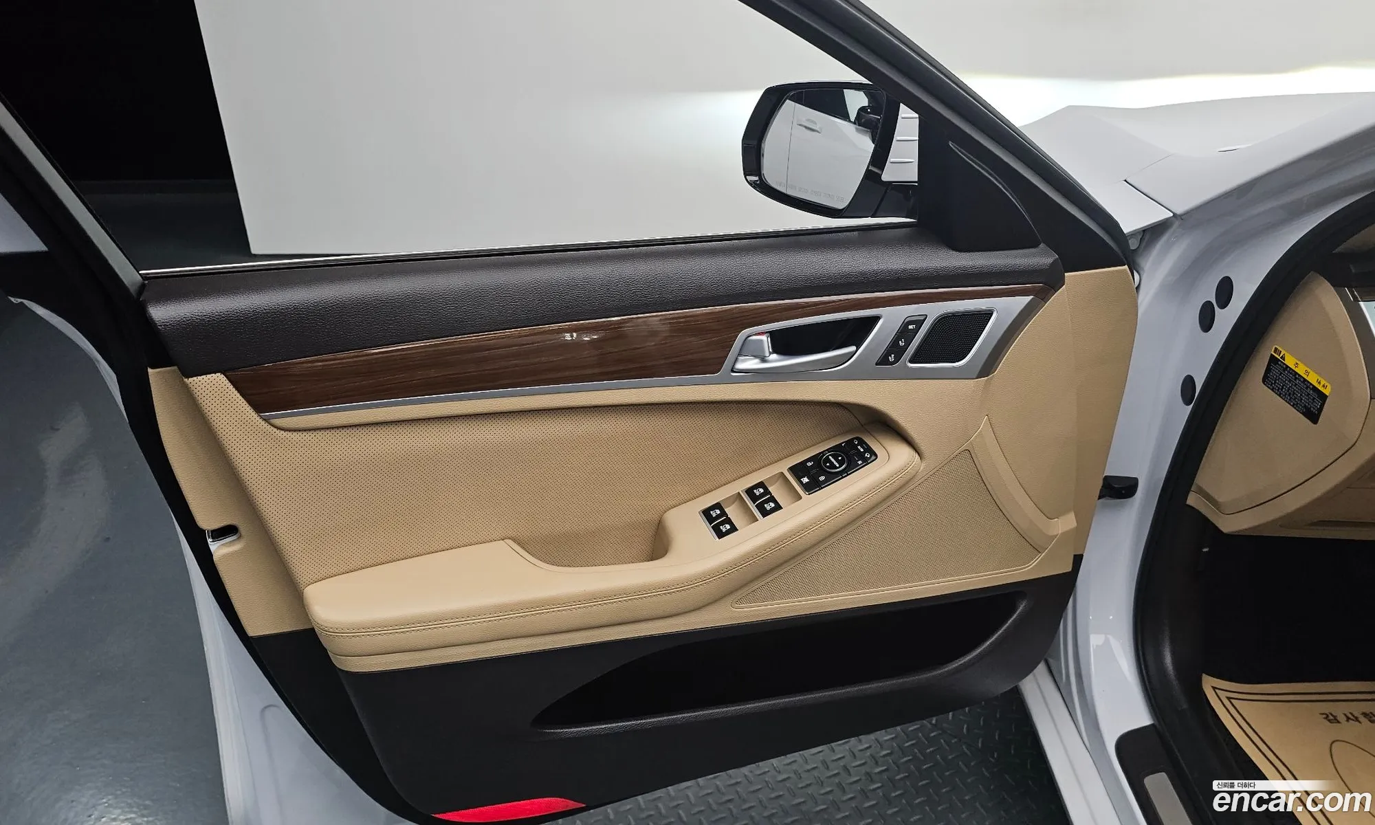 Genesis G80 2017 KMHGL41DBJU243974 — 30