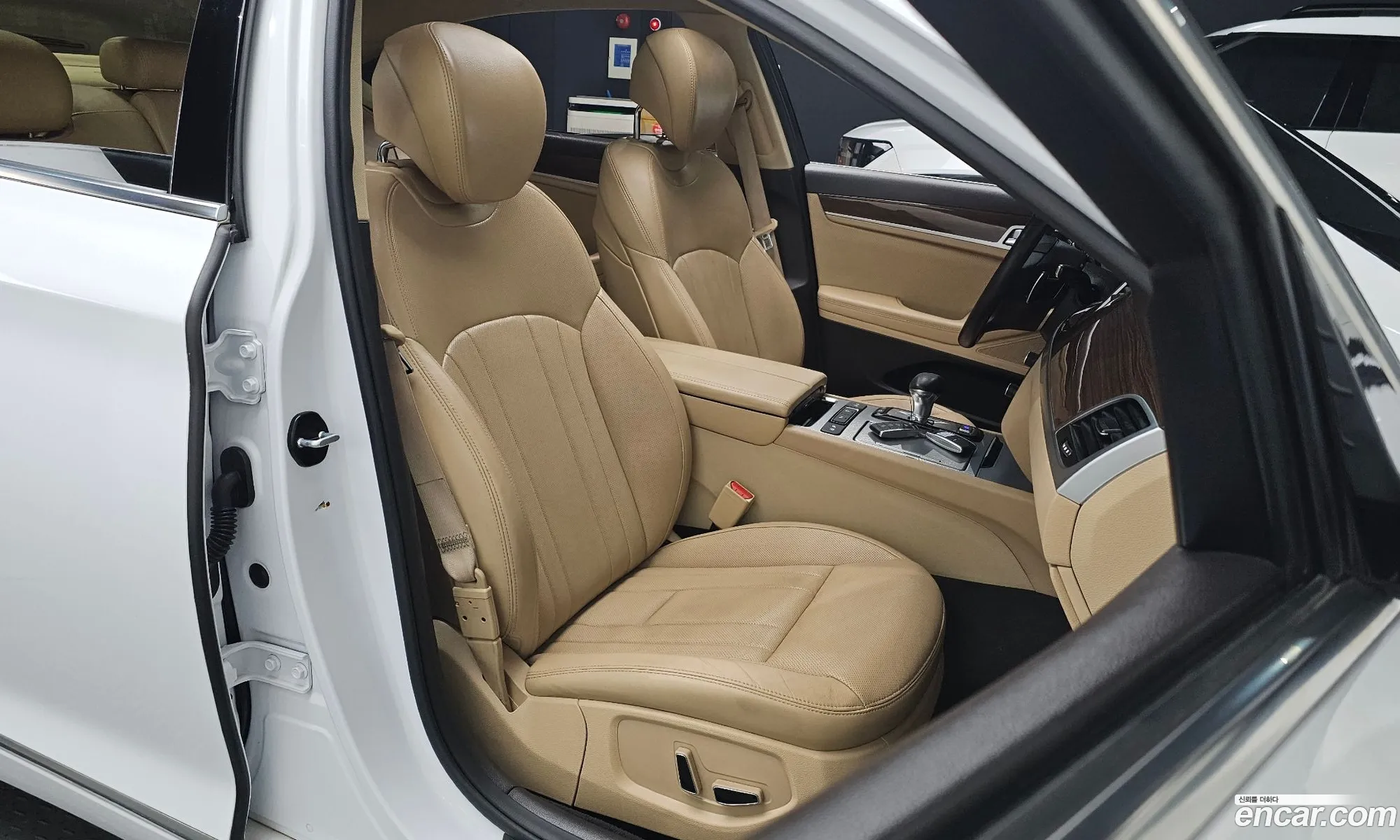 Genesis G80 2017 KMHGL41DBJU243974 — 29