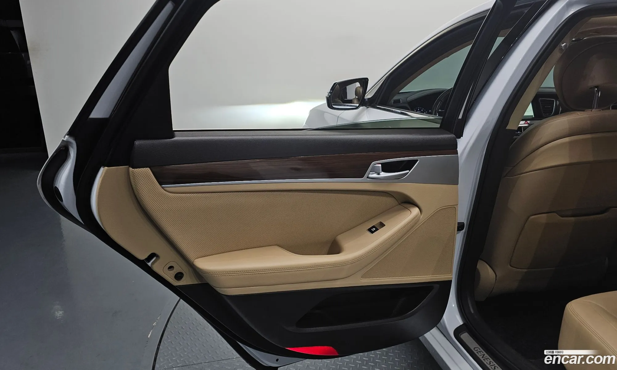 Genesis G80 2017 KMHGL41DBJU243974 — 25