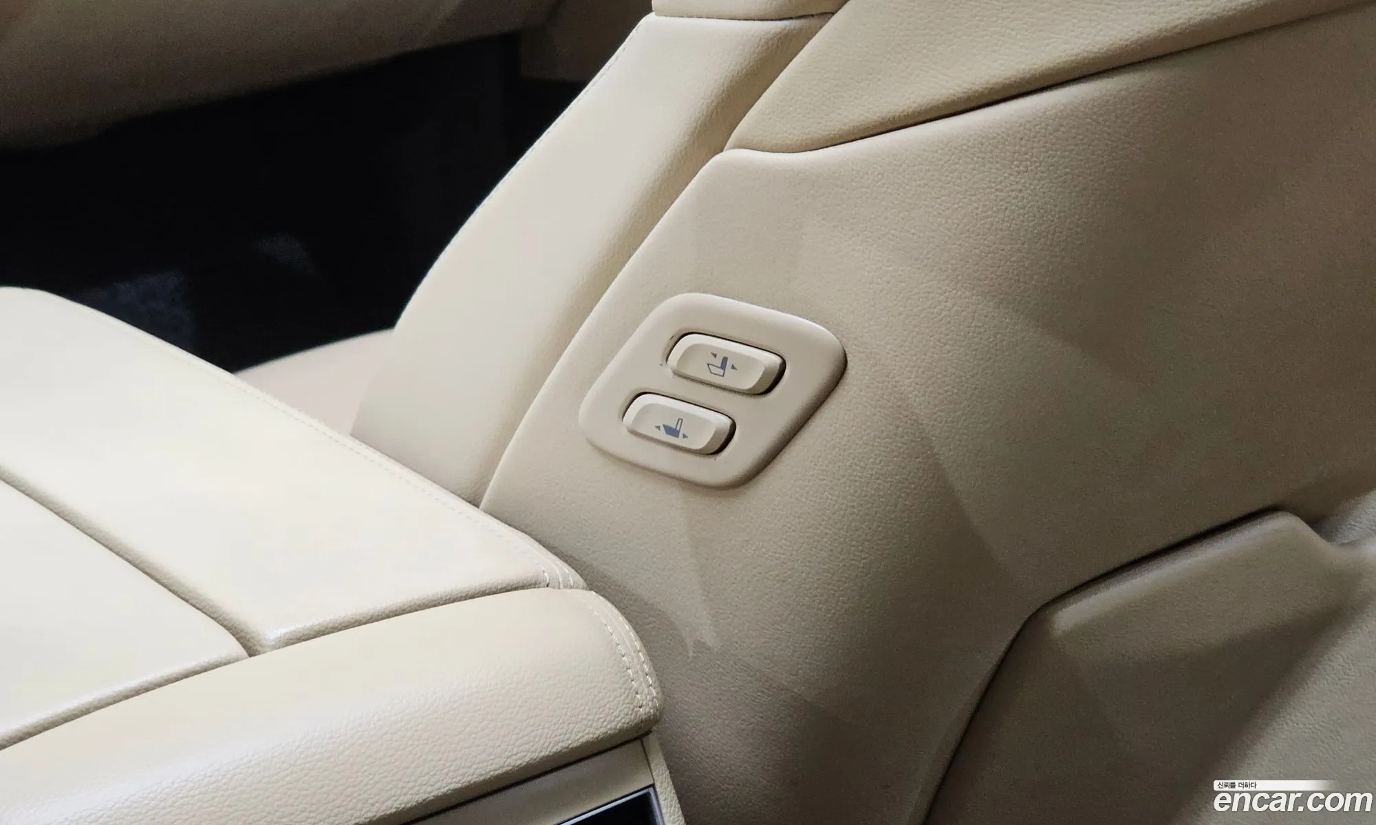 Genesis G80 2017 KMHGL41DBJU243974 — 8