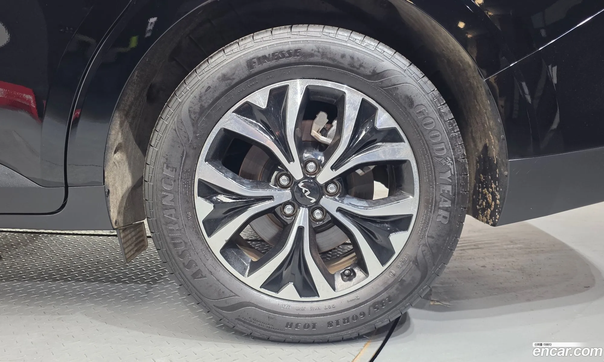 Kia Carnival 2023 KNANB813BPS404187 — 6