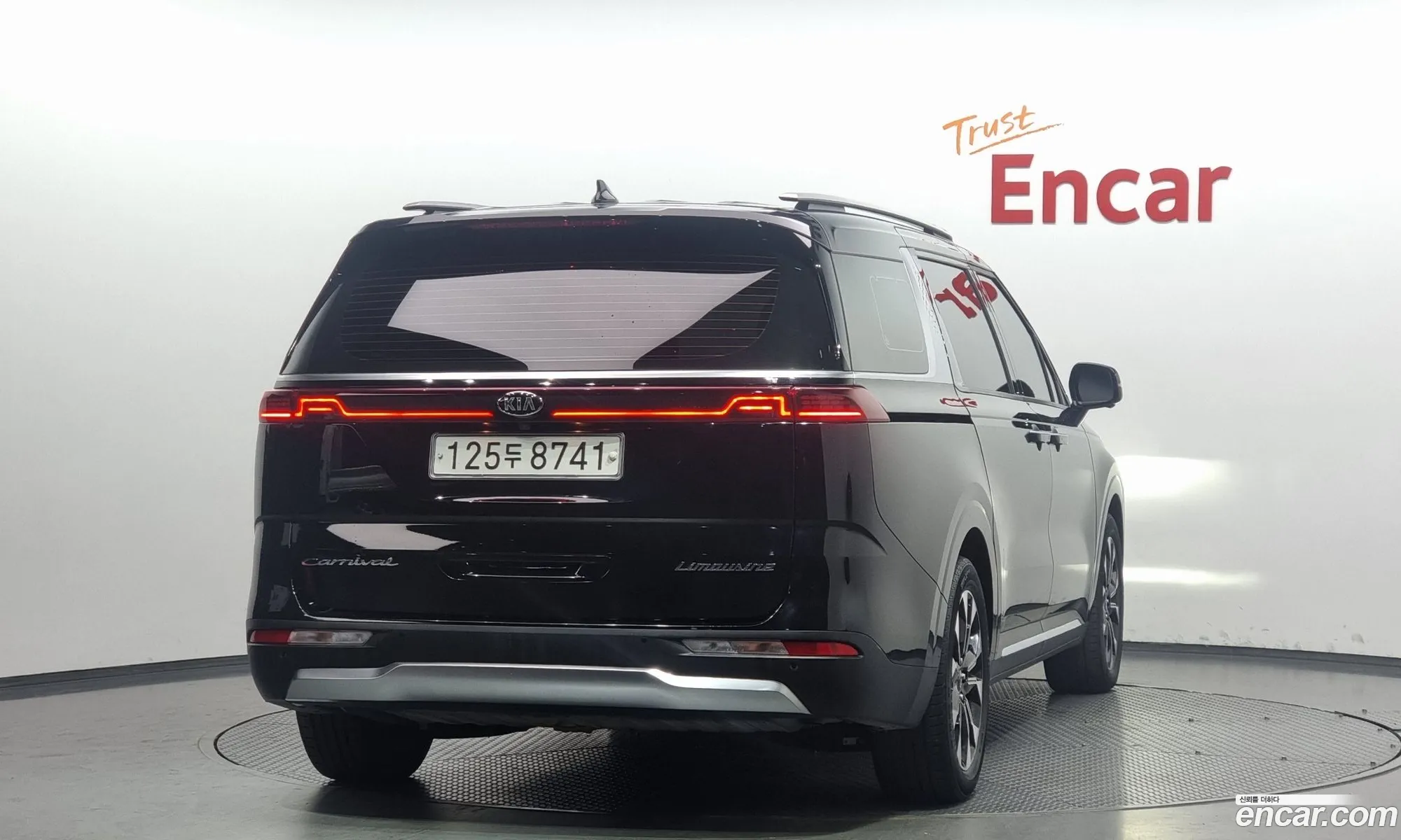 Kia Carnival 2020 KNANE81BBMS001381 — 3