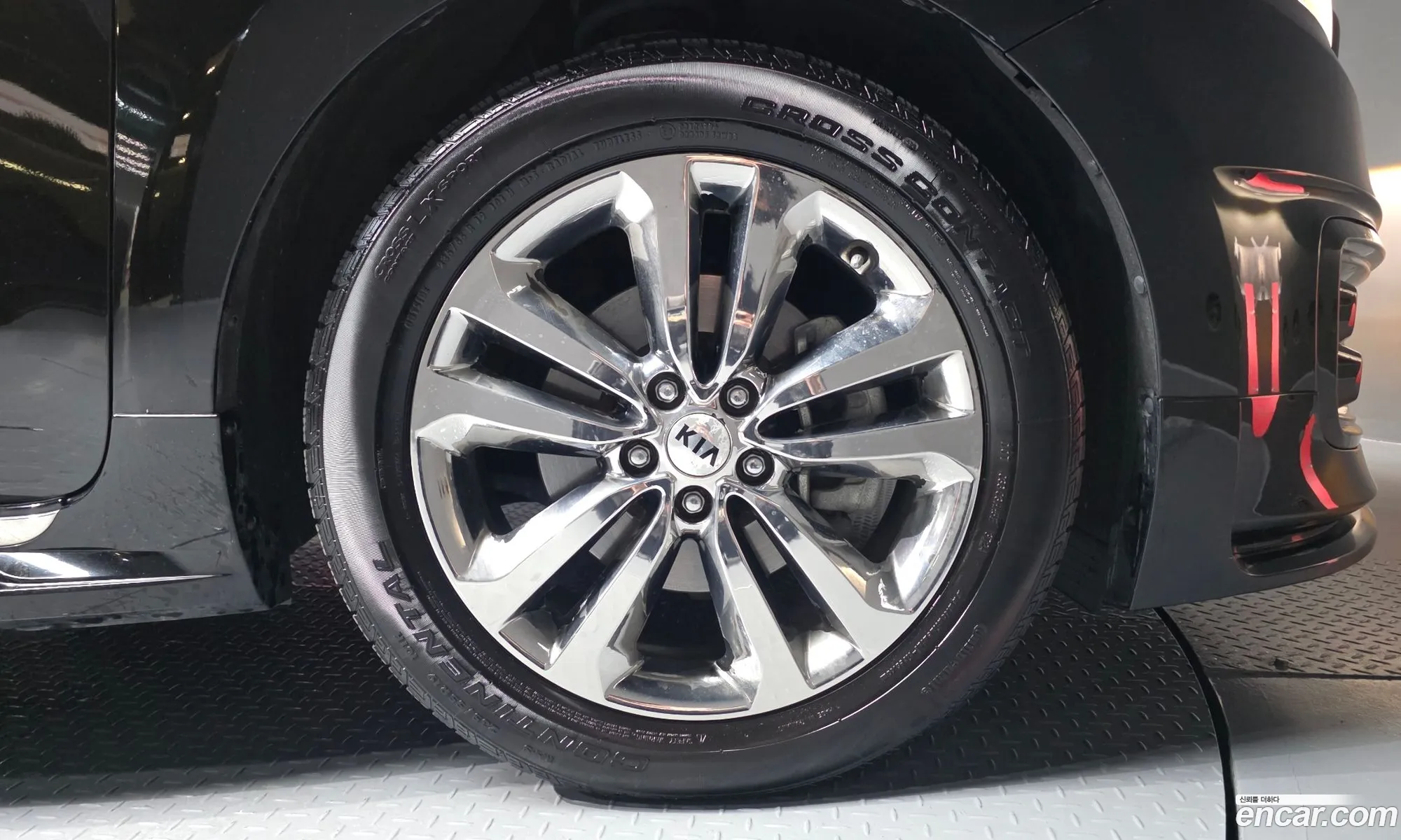 Kia Carnival 2017 KNAMC81ABJS355913 — 3