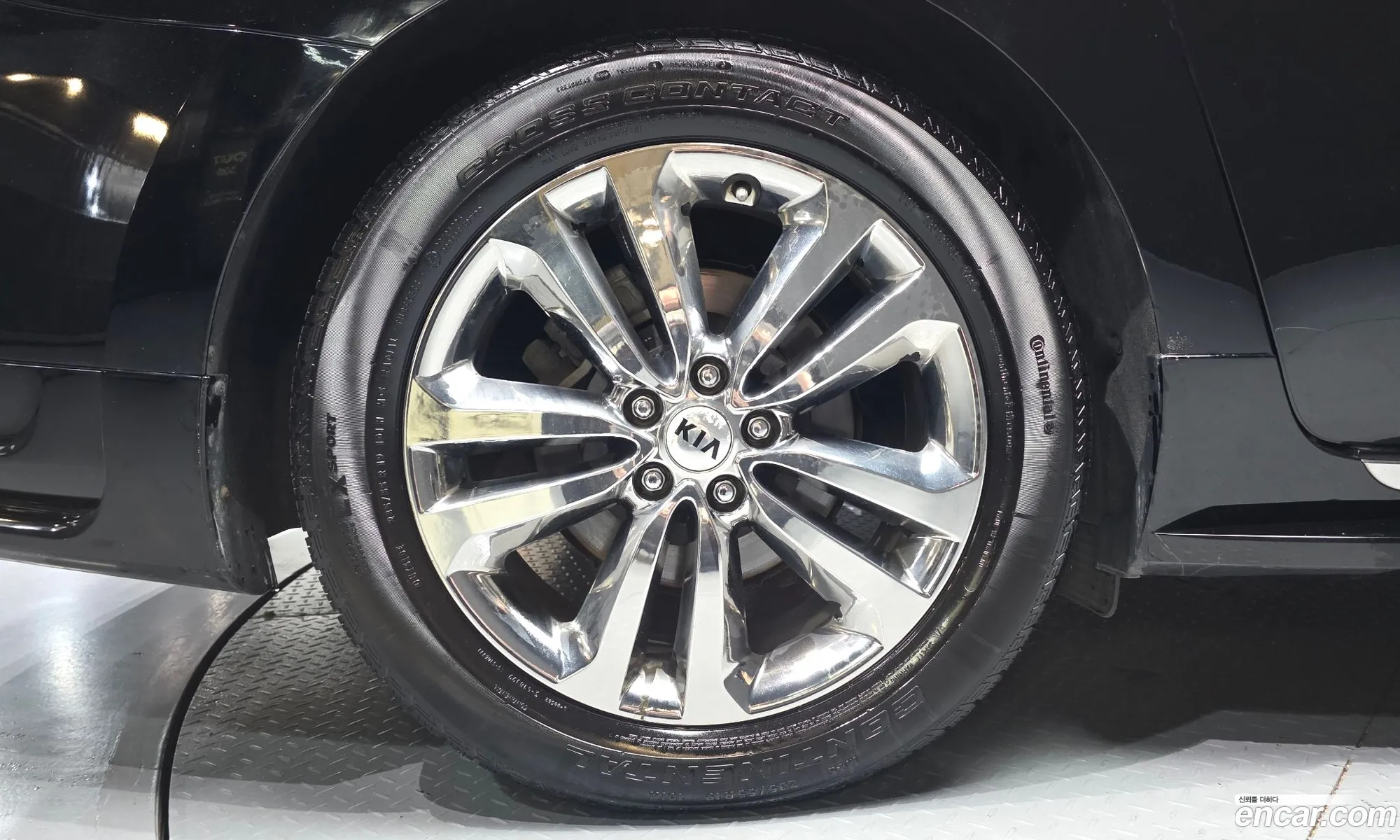 Kia Carnival 2017 KNAMC81ABJS355913 — 2