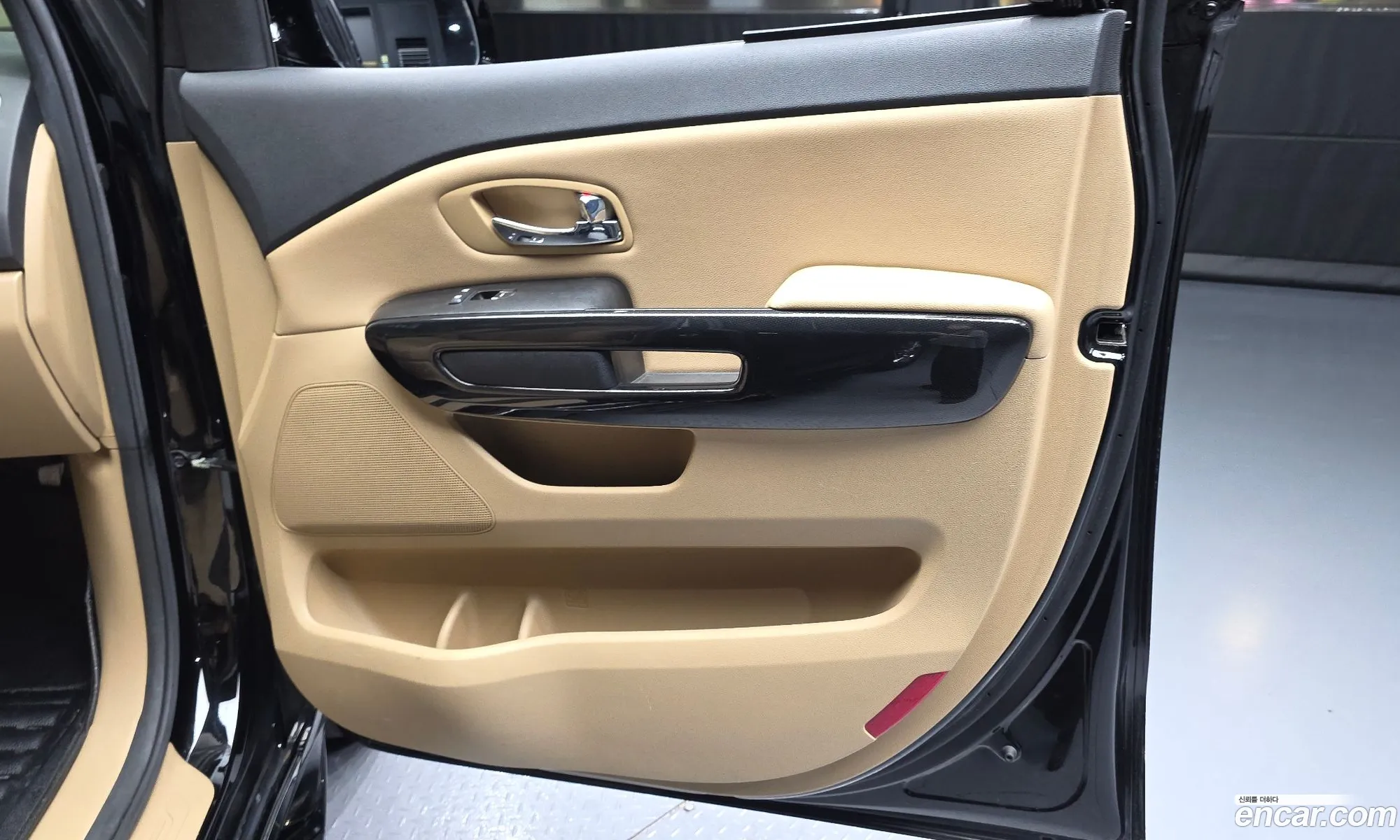 Kia Carnival 2017 KNAMC81ABJS355913 — 13