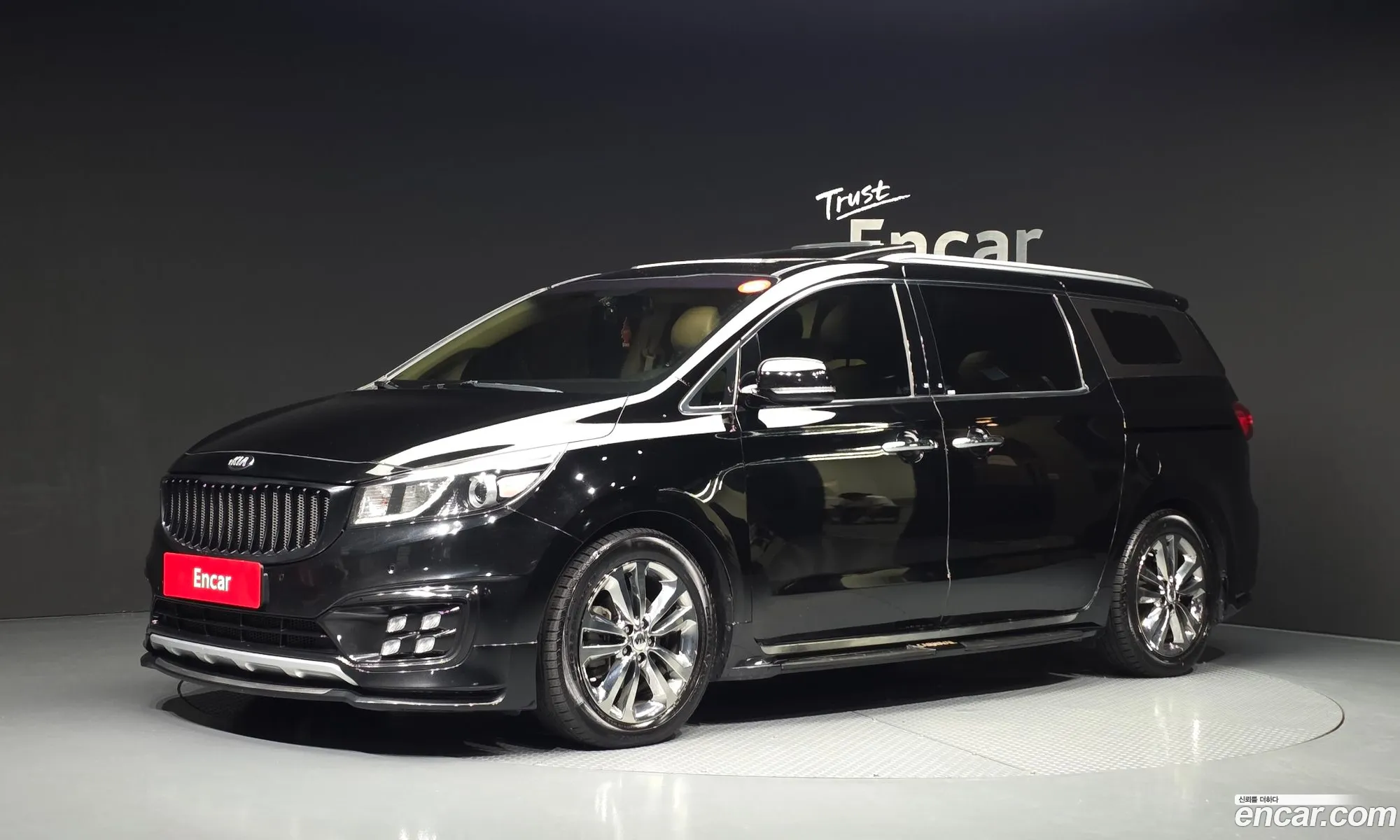 Kia Carnival 2017 KNAMC81ABJS355913 — 10
