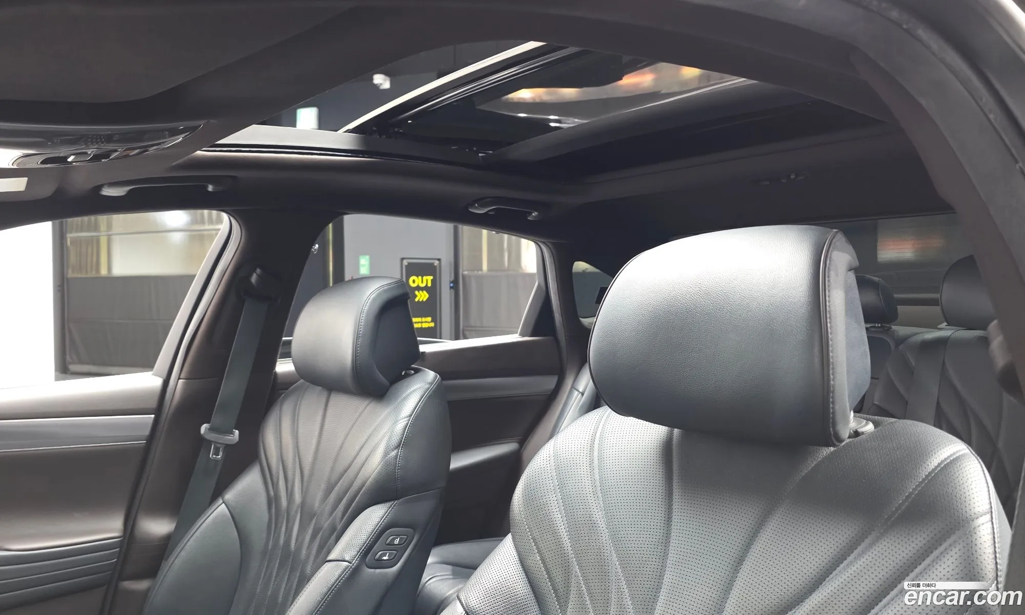 Genesis G80 2020 KMTGB41CDMU030884 — 2